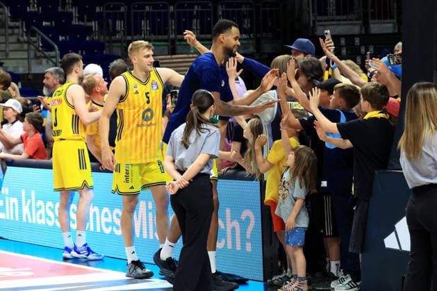 DEU, easyCredit BBL, ALBA vs Rasta Vechta, 27 05 2026, Uber Arena, Berlin, DEU, easyCredit BBL, ALBA vs Rasta Vechta, in the picture JONAS MATTISSECK ALBA Berlin 9 , Sam Griesel ALBA Berlin 5 , Norris Agbakoko ALBA Berlin 17 , ALBA Fans, Fanblock, nordphotoxGmbHx xEngler nph00076