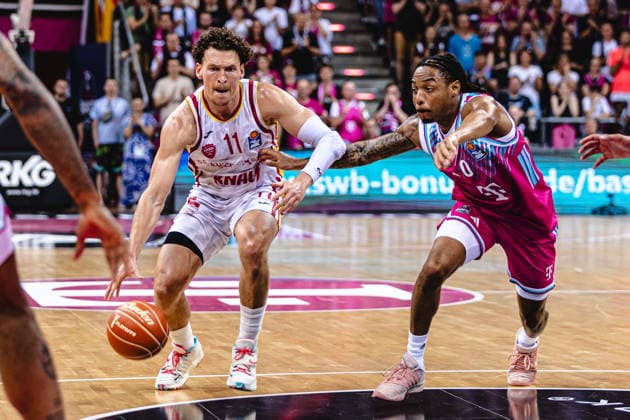 easyCredit Basketball Bundesliga, 5 Playoff Quarterfinals Telekom Baskets Bonn vs Fitness First Baskets Würzburg, 27 05 2026 Brae Ivey Würzburg 11 and Jalen Finch Telekom Baskets Bonn 0 easyCredit Basketball Bundesliga, 5 Playoff Quarterfinals Telekom Baskets Bonn vs Fitness First Baskets Würzburg, 27 05 2026, Telekom Dome Bonn Copyright: xBEAUTIFULxSPORTS Derixx