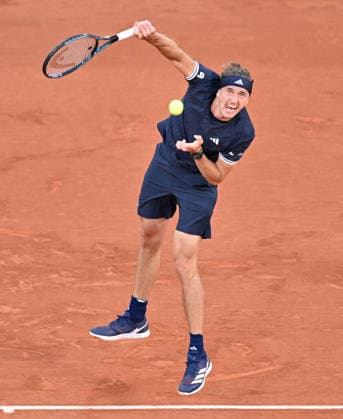 2026 French Open (Roland-Garros) - Day 4 PARIS, FRANCE - MAY 27: Alexander Zverev of Germany in action against Tomas Machac (not seen) of Czech Republic during the Men s Singles second round on Day Four of the 2026 French Open at Roland Garros on May 27, 2026 in Paris, France. Mustafa Yalcin Anadolu Paris France. Editorial use only. Please get in touch for any other usage.  Copyright: x2026xAnadoluxMustafaxYalcinx