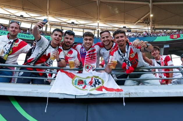 Fans of Rayo Vallecano, Crystal Palace F C vs Rayo Vallecano, Football, Men, UEFA, UEFA Confernce League Final, Season 2025 2026, 27 05 2026 Leipzig Saxony Germany Copyright: xkolbert-press MartinxAgüerax