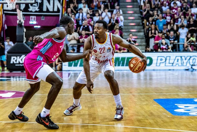 Johnathan Stove Fitness First Wuerzburg Baskets, 22 vs Tylan Birts Telekom Baskets Bonn, 05 Telekom Baskets Bonn vs Fitness First Wuerzburg Baskets, Basketball, easy Credit BBL, Playoffs, Quarterfinals, Matchday 5, 2025 2026, 27 05 2026 Telekom Baskets Bonn vs Fitness First Wuerzburg Baskets, Basketball, easy Credit BBL, Playoffs, Quarterfinals, Matchday 5, 2025 2026, 27 05 2026 Bonn Copyright: xEibner-Pressefoto GerhardxWingenx EP_GWR