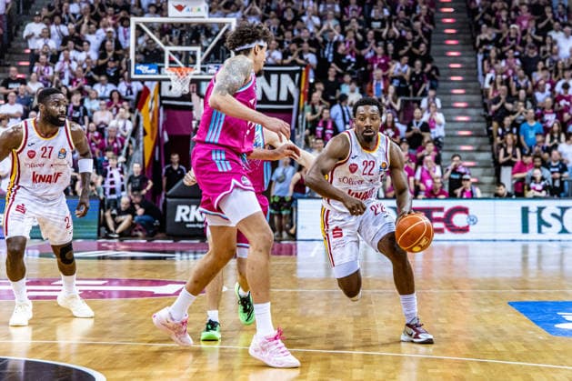 Johnathan Stove Fitness First Wuerzburg Baskets, 22 vs Michael Kessens Telekom Baskets Bonn, 06 , Eddy Edigin Jr Fitness First Wuerzburg Baskets, 27 Telekom Baskets Bonn vs Fitness First Wuerzburg Baskets, Basketball, easy Credit BBL, Playoffs, Quarterfinals, Matchday 5, 2025 2026, 27 05 2026 Telekom Baskets Bonn vs Fitness First Wuerzburg Baskets, Basketball, easy Credit BBL, Playoffs, Quarterfinals, Matchday 5, 2025 2026, 27 05 2026 Bonn Copyright: xEibner-Pressefoto GerhardxWingenx EP_GWR