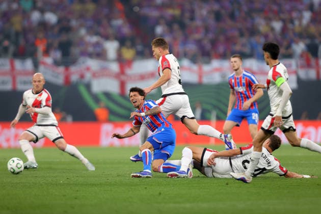 27 05 2026, xtgx, Football UEFA Conference League Final 2026, Crystal Palace Rayo Vallecano v l Yeremy Pino Crystal Palace Florian Lejeune Rayo Vallecano duel, action, action, battle for the ball UEFA REGULATIONS PROHIBIT ANY USE OF PHOTOGRAPHS as IMAGE SEQUENCES and or QUASI VIDEO Red Bull Arena