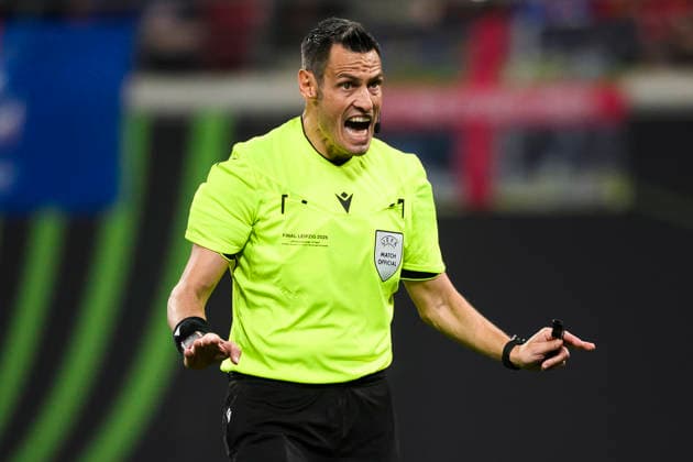 Crystal Palace FC v Rayo Vallecano de Madrid - UEFA Conference League Referee Maurizio Mariani reacts during the UEFA Conference League 2025 26 final football match between Crystal Palace FC and Rayo Vallecano de Madrid. Leipzig Germany Copyright: xNicolòxCampox