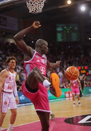 Dunking Kur Jongkuch Telekom Baskets Bonn vs Fitness First Würzburg Wuerzburg Baskets Playoffs Quarterfinals Game 5 Season 2025 26
