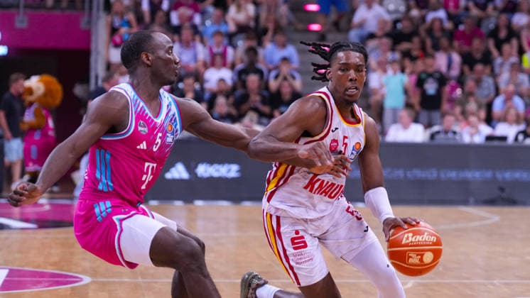 27 05 2026, xydrx, Basketball, easyCredit Basketball Bundesliga, Playoffs, Quarterfinals Game 5, Telekom Baskets Bonn Fitness First Wuerzburg Baskets, Telekom Dome Bonn Tylan Birts Telekom Baskets Bonn, 5 in duel against Marcus Carr Fitness First Wuerzburg Baskets, 5 Copyright: HMBxMedia YannisxDreimann