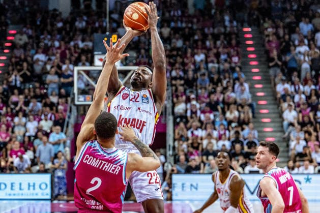 Johnathan Stove Fitness First Wuerzburg Baskets, 22 vs Alijah Comithier Telekom Baskets Bonn, 02 Telekom Baskets Bonn vs Fitness First Wuerzburg Baskets, Basketball, easy Credit BBL, Playoffs, Quarterfinals, Matchday 5, 2025 2026, 27 05 2026 Telekom Baskets Bonn vs Fitness First Wuerzburg Baskets, Basketball, easy Credit BBL, Playoffs, Quarterfinals, Matchday 5, 2025 2026, 27 05 2026 Bonn Copyright: xEibner-Pressefoto GerhardxWingenx EP_GWR