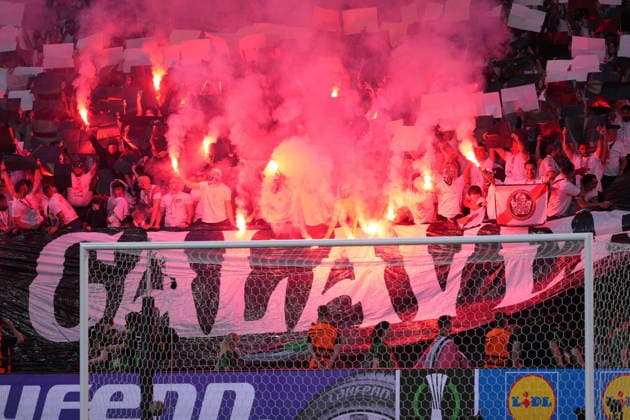LEIPZIG, GERMANY - 27 MAY 2026: Fans of Rayo Vallecano de Madrid light up flares during the UEFA Conference League Final 2026 match between Crystal Palace F.C. and Rayo Vallecano de Madrid at Leipzig Stadium on May 27, 2026 in Leipzig, Germany. Copyright: xAlexandraxFechetex xSPPx Sportspressphoto_SPR155697