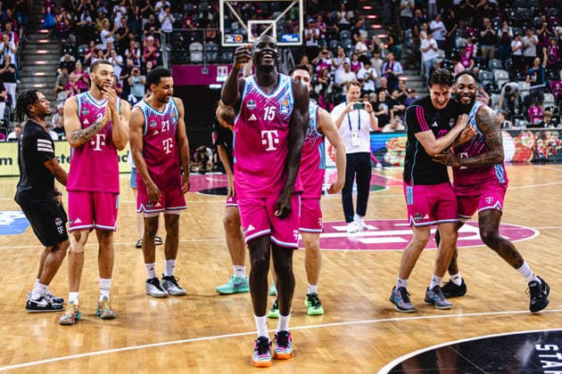easyCredit Basketball Bundesliga, 5 Playoff Quarterfinals Telekom Baskets Bonn vs Fitness First Baskets Würzburg, 27 05 2026 Kur Jongkuch Telekom Baskets Bonn 15 does the pre-dance easyCredit Basketball Bundesliga, 5 Playoff Quarterfinals Telekom Baskets Bonn vs Fitness First Baskets Würzburg, 27 05 2026, Telekom Dome Bonn Copyright: xBEAUTIFULxSPORTS Derixx