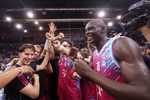 Team around Michael Kessens Telekom Baskets Bonn celebrating after victory against Fitness First Würzburg Wuerzburg Baskets Playoffs Quarterfinals Game 5 Season 2025 26