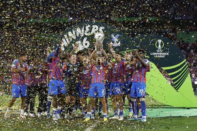 LEIPZIG - Crystal Palace FC goalkeeper Dean Henderson, Daniel Munoz of Crystal Palace FC, Tyrick Mitchell of Crystal Palace FC, Maxence Lacroix of Crystal Palace FC, IsmaÃ¯la Sarr of Crystal Palace FC, Yeremy Pino of Crystal Palace FC, Jean-Philippe Mateta of Crystal Palace FC,, Daichi Kamada of Crystal Palace FC, Adam Wharton of Crystal Palace FC, Jaydee Canvot of Crystal Palace FC, Chadi Riad of Crystal Palace FC, Crystal Palace FC goalkeeper Remi Matthews, Crystal Palace FC goalkeeper Walter Benitez, Jefferson Lerma of Crystal Palace FC, Brennan Johnson of Crystal Palace FC, Nathaniel Clyne of Crystal Palace FC, Will Hughes of Crystal Palace FC, Jorgen Strand Larsen of Crystal Palace FC, Borna Sosa of Crystal Palace FC, Chris Richards of Crystal Palace FC, Evann Guessand of Crystal Palace FC, Justin Devenny of Crystal Palace FC, Rio Cardines of Crystal Palace FC, Crystal Palace FC coach Oliver Glasner, Dean Benamar of Crystal Palace FC, Ben Casey of Crystal Palace FC, George King of Crystal Palace FC with the UEFA Europa Conference League trophy during the UEFA Conference League Final between Crystal Palace FC and Rayo Vallecano de Madrid at the Leipzig Arena on May 27, 2026 in Leipzig, Germany. MAURICE VAN STEEN ANP UEFA Conference League - FINAL 2025-2026 xVIxANPxSportx xMauricexvanxSteenxIVx 559470393 originalFilename: 559470393.jpg