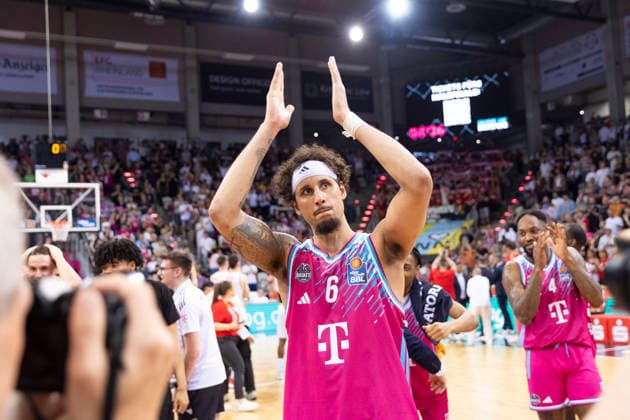 Michael KESSENS BON 6 is happy about the entry into the semi-finals, joy, clapping, single picture final score 66 63, Basketball 1 Bundesliga Telekom Baskets Bonn Fitness First Wuerzburg Baskets Würzburg BON vs WUE Playoffs, quarterfinals, 5 game, in the T E L E C O M D O M E, on 27 05 2026, Â