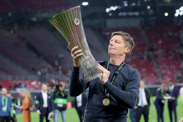 27 05 2026, xtgx, Football UEFA Conference League Final 2026, Crystal Palace Rayo Vallecano v l Coach Coach Oliver Glasner Crystal Palace jubilation, joy of winning the Conference League with the trophy UEFA REGULATIONS PROHIBIT ANY USE OF PHOTOGRAPHS as IMAGE SEQUENCES and or QUASI VIDEO Red Bull Arena
