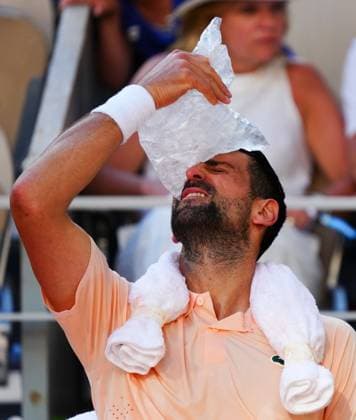 Novak Djokovic cools off with a bag of ice French Open Tennis, Day Four, Tennis, Roland Garros, Paris, France - 27 May 2026Paris Roland Garros France EDITORIAL USE ONLY No use with unauthorised audio, video, data, fixture lists, club league logos or live services. Online in-match use limited to 120 images, no video emulation. No use in betting, games or single club league player publications. Copyright: xJavierxGarcia Shutterstockx 16898261dw
