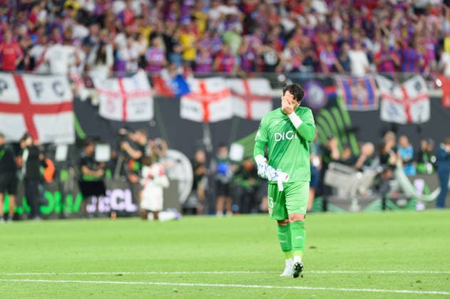 LEIPZIG, GERMANY - MAY 27: Dejected Golakeeper Augusto Batalla (13 Rayo Vallecano) after the UEFA Conference League Final 2025 26 match between Crystal Palace and Rayo Vallecano at Leipzig Stadium in Leipzig, Germany (Photo by Sven Beyrich Sports Press Photo) Copyright: xSvenxBeyrich SportsxPressxPhotox Sportspressphoto_SPR155934