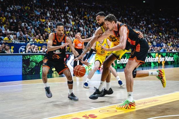 Basketball Berlin 27 05 2026 Season 2025 2026 EasyCredit BBL 1 Bundesliga Men, Men Playoffs Quarterfinals Game 5 Alba Berlin RASTA Vechta Tibor Pleiß Vechta, No 22 Norris Agbakoko Alba Berlin, No 17 Alonzo Verge Vechta, No 11