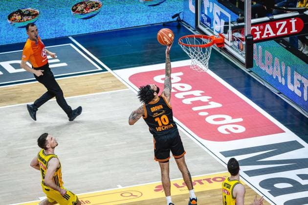 Basketball Berlin 27 05 2026 Season 2025 2026 EasyCredit BBL 1 Bundesliga Men, Men Playoffs Quarterfinals Game 5 Alba Berlin RASTA Vechta Tevin Brown Vechta, No 10 Jonas Mattisseck Alba Berlin, No 09 Linus Trettin Vechta, No 15