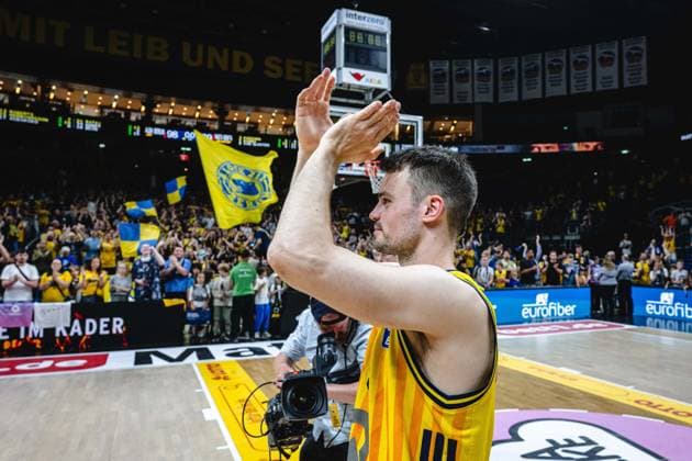 Basketball Berlin 27 05 2026 Season 2025 2026 EasyCredit BBL 1 Bundesliga Men, Men Playoffs Quarterfinals Game 5 Alba Berlin RASTA Vechta Alba wins cheers Jonas Mattisseck Alba Berlin, No 09