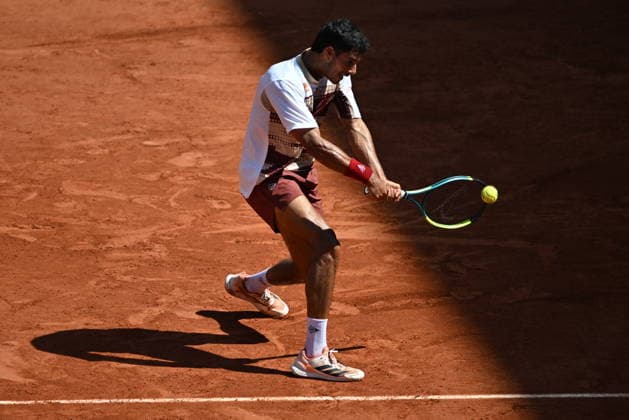 2026 French Open (Roland-Garros) - Day 5 PARIS, FRANCE - MAY 28: Adolfo Daniel Vallejo of Paraguay competes against Moise Kouame (not seen) of France during the men s singles second round on day five of the 2026 French Open in Paris, France on May 28, 2026. Burak Akbulut Anadolu Paris France. Editorial use only. Please get in touch for any other usage.  Copyright: x2026xAnadoluxBurakxAkbulutx