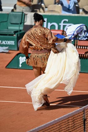 French Open - Naomi Osaka Naomi Osaka of Japan is seen wearing a dress collaberated wit Nike and London-based fashion designer Robert Wun prior to her second round match against Donna Vekic of Croatia during Day Five of the 2026 French Open at Roland Garros on May 28, 2026 in Paris, France. Photo by Franck Castel ABACAPRESS.COM Paris France  Copyright: xCastelxFranck ABACAx