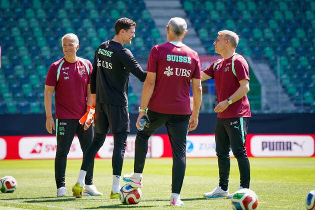 Switzerland Football Swiss national team 2026, Swiss national team training Kybunpark St Gallen Peter Knäbel Central President, Swiss Football Association Gregor Kobel Switzerland, 1 Sergio Ermotti Group Chief Executive Officer, UBS Pierluigi Tami Director National Teams, Swiss Football Association Copyright: xJOERANxSTEINSIEKx