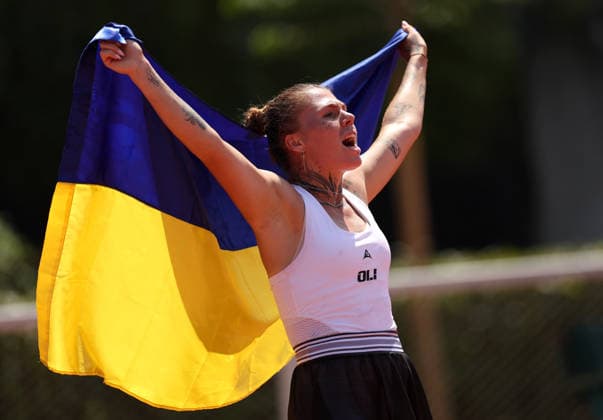 Oleksandra Oliynykova of Ukraine celebrates with the Ukraine flag French Open Tennis, Day Five, Tennis, Roland Garros, Paris, France - 28 May 2026Paris Roland Garros France EDITORIAL USE ONLY No use with unauthorised audio, video, data, fixture lists, club league logos or live services. Online in-match use limited to 120 images, no video emulation. No use in betting, games or single club league player publications.  Copyright: xEllaxLing Shutterstockx 16898264f