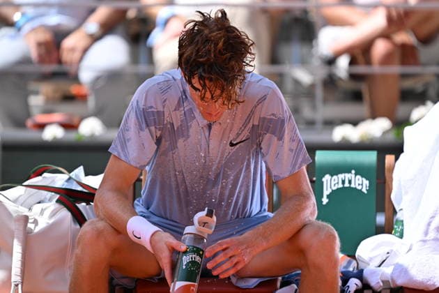 2026 French Open (Roland-Garros) - Day 5 PARIS, FRANCE - MAY 28: Jannik Sinner of Italy competes against Argentina s Juan Manuel Cerundolo (not seen) on day 5 of the French Open tennis tournament on Court Philippe-Chatrier at the Roland-Garros Complex in Paris on May 28, 2026. Mustafa Yalcin Anadolu Paris France. Editorial use only. Please get in touch for any other usage.  Copyright: x2026xAnadoluxMustafaxYalcinx