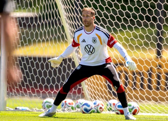 28 05 2026, Football DFB national team Germany, training camp before the World Cup in Herzogenaurach, in the home ground at ADIDAS First training session on the Adidas sports field, goalkeeper Oliver Baumann Germany