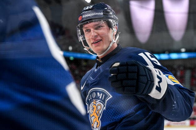 ZURICH, SWITZERLAND MAY 28 Anton Lundell of Finland celebrates his goal during the 2026 IIHF Ice Hockey World Championship Switzerland game between Finland and Czechia at Swiss Life Arena on May 28, 2026 in Zurich, Zurich Zurich Swiss Life Arena Zurich Switzerland Copyright: xJustPictures.ch AndreaxBrancax jp-en-EuSpIm-JP7_ANB_FinCze_28052026_0304