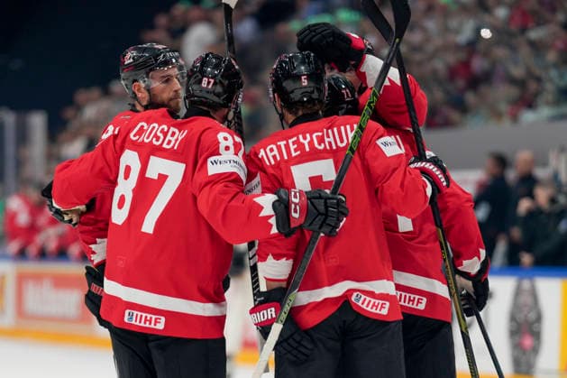FRIBOURG, SWITZERLAND MAY 28 Team Canada celebrates first goal of the game during the 2026 IIHF Ice Hockey World Championship Switzerland game between Canada and USA at BCF Arena on May 28, 2026 in Fribourg, Fribourg Fribourg BCF Arena Fribourg Switzerland Copyright: xJustPictures.ch JarixPestelaccix jp-en-EuSpIm-JP6_JAR_Canada_USA_28May2026_00065