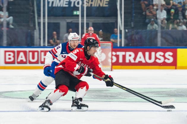 FRIBOURG, FRIBOURG - MAY 28: Denton Mateychuk of Canada battles with Mathieu Olivier of the United States during the 2026 IIHF World Championship, WM, Weltmeisterschaft quarterfinal match between Canada and the United States at BCF Arena on May 28, 2026 in Fribourg, Fribourg, Switzerland. Copyright: xLivioxBaeriswylx xSPPx Sportspressphoto_SPR156135