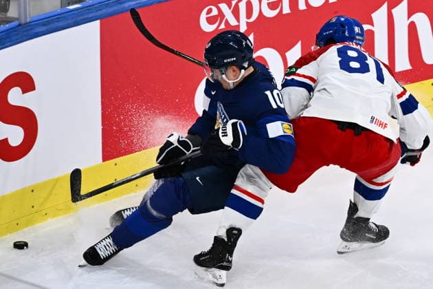 From left Henri Jokiharju of Finland and Matej Blumel of Czech Republic in action during the quarterfinal match Finland vs Czech Republic at the 2026 IIHF Ice hockey, Eishockey World Championship, WM, Weltmeisterschaft on May 28, 2026, Zurich, Switzerland. (CTKxPhoto RadekxPetrasek) CTKPhotoP2026052806862  CTKPhotoP2026052806862