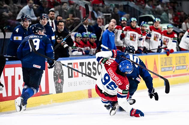 LKS 20260528 Henri Jokiharju (R) of Finland vies with Daniel Vozenilek of Czechia followed by Waltteri Merelä (L) of Finland during the 2026 IIHF Ice hockey, Eishockey World Championships quarterfinal match between Finland and Czechia in Zurich on May 28, 2026. - RONI REKOMAA Zürich Switzerland lquRercOB88  Copyright: xRonixRekomaax lquRercOB88