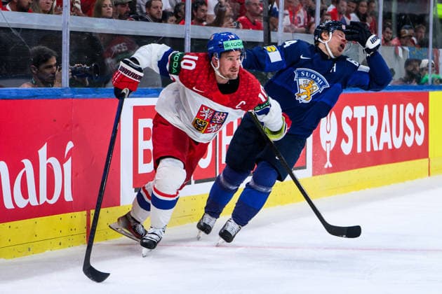 260528 Roman Cervenka of Czech Republic and Mikael Granlund of Finland during the 2026 IIHF Ice Hockey World Championship quarterfinal match between Finland and Czech Republic on May 28, 2026 in Zürich Photo Jesper Zerman BILDBYRAN kod JZ JZ0735 ishockey ice hockey ishockey vm 2026 vm 2026 iihf world championship finland czech republic bbeng finland  Copyright: JESPERxZERMAN BB260528JZ069