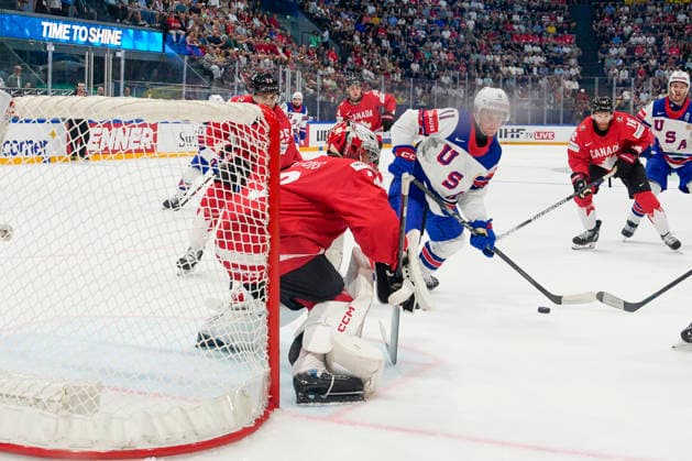 FRIBOURG, SWITZERLAND MAY 28 Oliver Moore of United States C against goalkeeper Jet Greaves of Canada during the 2026 IIHF Ice Hockey World Championship Switzerland game between Canada and USA at BCF Arena on May 28, 2026 in Fribourg, Fribourg Fribourg BCF Arena Fribourg Switzerland Copyright: xJustPictures.ch JarixPestelaccix jp-en-EuSpIm-JP6_JAR_Canada_USA_28May2026_00136
