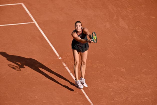 2026 French Open (Roland-Garros) - Day 5 PARIS, FRANCE - MAY 28: Elsa Jacquemot (not seen) of France plays a forehand during their Women s Singles second round match against Aryna Sabalenka on Day Five of the 2026 French Open at Roland Garros on May 28, 2026 in Paris, France. Mustafa Yalcin Anadolu Paris France. Editorial use only. Please get in touch for any other usage.  Copyright: x2026xAnadoluxMustafaxYalcinx