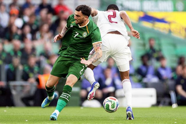 International Friendly, Länderspiel, Nationalmannschaft Aviva Stadium, Dublin 28 5 2026 Republic of Ireland vs Qatar Ireland s Troy Parrott and Pedro Miguel of Qatar Troy Parrott and Pedro Miguel 28 5 2026  Copyright: x INPHO LaszloxGeczox LG_28-05-2026_008493