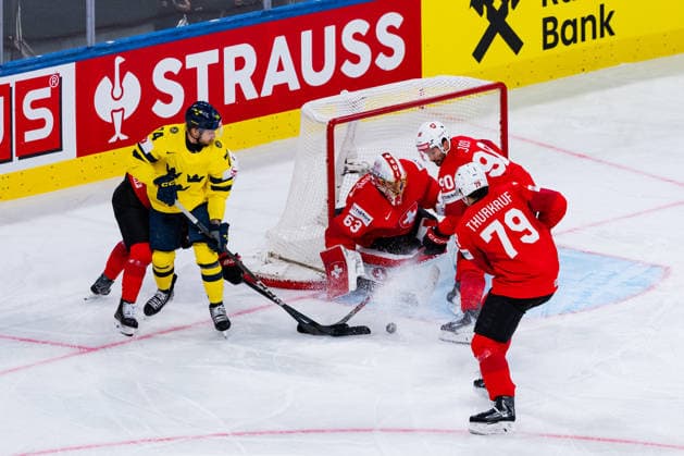 ZURICH, SWITZERLAND - MAY 28: Rasmus Asplund (Sweden, 74) trying to score against Leonardo Genoni (Switzerland, 63) during the Quarter Finals - Match 59 between Switzerland and Sweden at the IIHF Ice hockey, Eishockey World Championship, WM, Weltmeisterschaft 2026, Swiss Life Arena on May 28, 2026 in Zurich, Switzerland. Zurich Switzerland Copyright: xTimoxSteinx