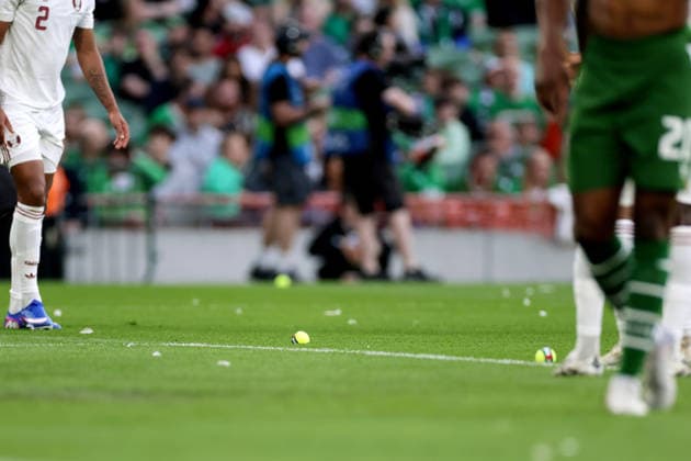 International Friendly, Länderspiel, Nationalmannschaft Aviva Stadium, Dublin 28 5 2026 Republic of Ireland vs Qatar A view of tennis balls thrown on the pitch in protest by fans A view of tennis balls thrown on the pitch in protest by fans 28 5 2026  Copyright: x INPHO LaszloxGeczox LG_28-05-2026_009384