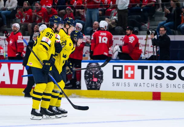 260528 Oscar Sundqvist of Sweden is injured and receives help of the ice from Jacob De La Rose and Simon Holmström during the 2026 IIHF Ice Hockey World Championship quarterfinal match between Switzerland and Sweden on May 28, 2026 in Zurich Photo Jesper Zerman BILDBYRAN kod JZ JZ0733 ishockey ice hockey ishockey vm 2026 vm 2026 iihf world championship kvartsfinal quarterfinal quarterfinals switzerland schweiz sverige sweden bbeng skada  Copyright: JESPERxZERMAN BB260528JZ137