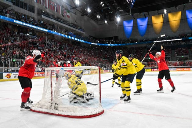 ZURICH, SWITZERLAND MAY 28 Calvin Thurkauf of Switzerland L celebrates after scoring a goal against goalkeeper Magnus Hellberg of Sweden during the 2026 IIHF Ice Hockey World Championship Switzerland game between Switzerland and Sweden at Swiss Life Arena on May 28, 2026 in Zurich, Zurich Zurich Swiss Life Arena Zurich Switzerland Copyright: xJustPictures.ch AndreaxBrancax jp-en-EuSpIm-JP7_ANB_FinCze_28052026_5991