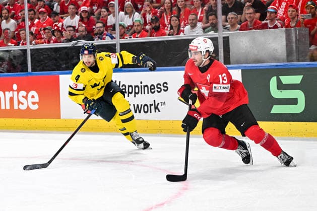 ZURICH, SWITZERLAND MAY 28 Nico Hischier of Switzerland in action chased by Jacob Larsson of Sweden during the 2026 IIHF Ice Hockey World Championship Switzerland game between Switzerland and Sweden at Swiss Life Arena on May 28, 2026 in Zurich, Zurich Zurich Swiss Life Arena Zurich Switzerland Copyright: xJustPictures.ch AndreaxBrancax jp-en-EuSpIm-JP7_ANB_FinCze_28052026_2643