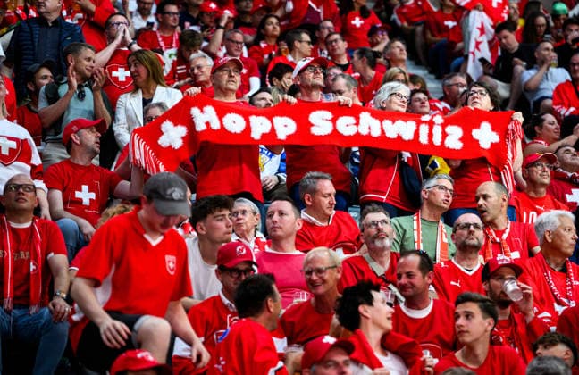 260528 Fans of Switzerland during the 2026 IIHF Ice Hockey World Championship quarterfinal match between Switzerland and Sweden on May 28, 2026 in Zürich Photo Jesper Zerman BILDBYRAN kod JZ JZ0733 ishockey ice hockey ishockey vm 2026 vm 2026 iihf world championship kvartsfinal quarterfinal quarterfinals switzerland schweiz sverige sweden bbeng publik  Copyright: JESPERxZERMAN BB260528JZ151