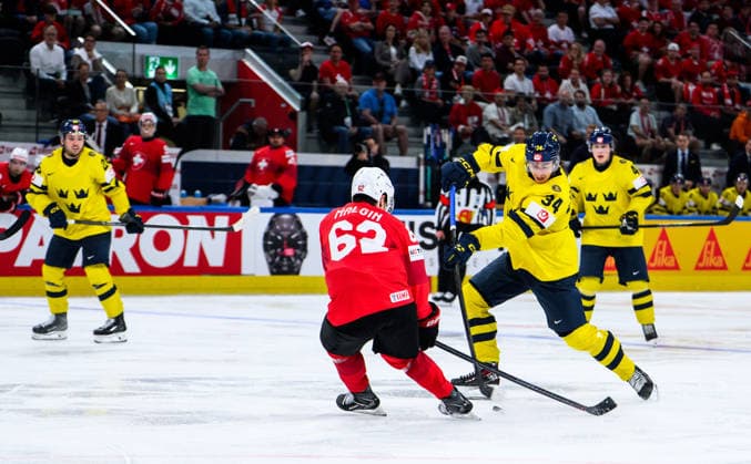 260528 Denis Malgin of Switzerland and Albert Johansson of Sweden during the 2026 IIHF Ice Hockey World Championship quarterfinal match between Switzerland and Sweden on May 28, 2026 in Zürich Photo Jesper Zerman BILDBYRAN kod JZ JZ0733 ishockey ice hockey ishockey vm 2026 vm 2026 iihf world championship kvartsfinal quarterfinal quarterfinals switzerland schweiz sverige sweden bbeng  Copyright: JESPERxZERMAN BB260528JZ152