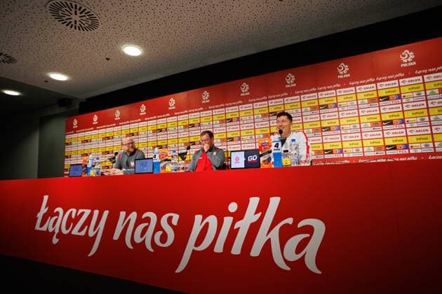 Robert Lewandowski and Jerzy Urban seen during official press conference, PK, Pressekonferenz of Poland National Football Team (Ernest Kolodziej Ball Raw Images) Wroclaw Tarczynski Arena Poland Copyright: xErnestxKolodziejx ernestkolodziej_poland_conference_2526_OL_4124