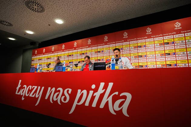 Robert Lewandowski and Jerzy Urban seen during official press conference, PK, Pressekonferenz of Poland National Football Team (Ernest Kolodziej Ball Raw Images) Wroclaw Tarczynski Arena Poland Copyright: xErnestxKolodziejx ernestkolodziej_poland_conference_2526_OL_4128