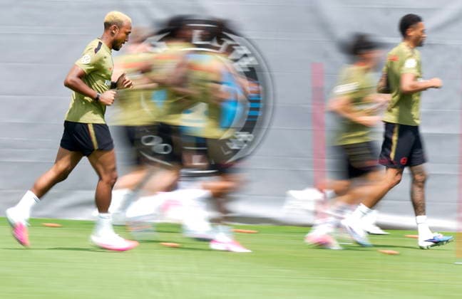 May 28, 2026, Charlotte, Nc, UNITED STATES: Canada defender Derek Cornelius, left, warms up during team Canada World Cup roster selection camp in Charlotte, NC on Thursday, May 28, 2026. Canada News - May 28, 2026  - ZUMAc35_ 20260528_zaf_c35_093 Copyright: xNathanxDenettex