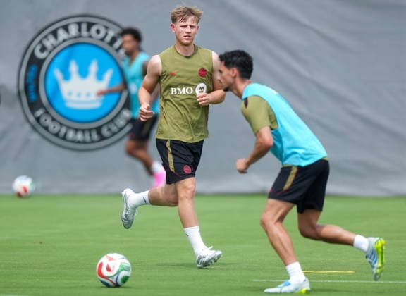 May 28, 2026, Charlotte, Nc, UNITED STATES: Canada defender Luc de Fougerolles , centre, dribbles the ball during team Canada World Cup roster selection camp in Charlotte, NC on Thursday, May 28, 2026. Canada News - May 28, 2026  - ZUMAc35_ 20260528_zaf_c35_095 Copyright: xNathanxDenettex