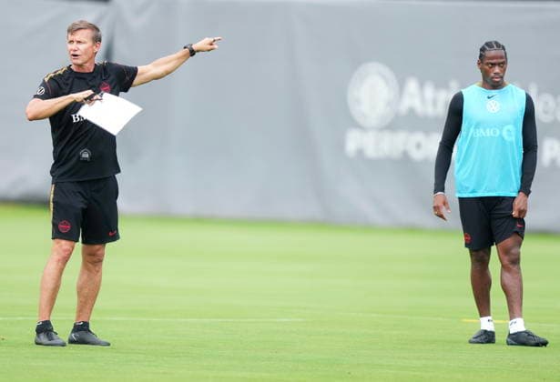 May 28, 2026, Charlotte, Nc, UNITED STATES: Jesse Marsh, left, Canada s national soccer head coach yells next to Canada forward Jonathan David during team Canada World Cup roster selection camp in Charlotte, NC on Thursday, May 28, 2026. Canada News - May 28, 2026  - ZUMAc35_ 20260528_zaf_c35_096 Copyright: xNathanxDenettex