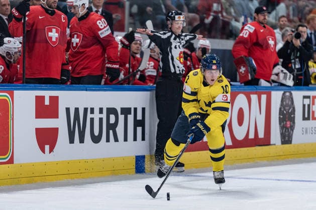 28 05 2026, Zurich, Swiss Life Arena, Ice Hockey World Championships Switzerland Sweden, 10 Simon Holmstrom Sweden Zurich Swiss Life Arena Zurich Switzerland Copyright: xJustPictures.ch StefanxEmchx jp-de-StEm-DSC0154620260528